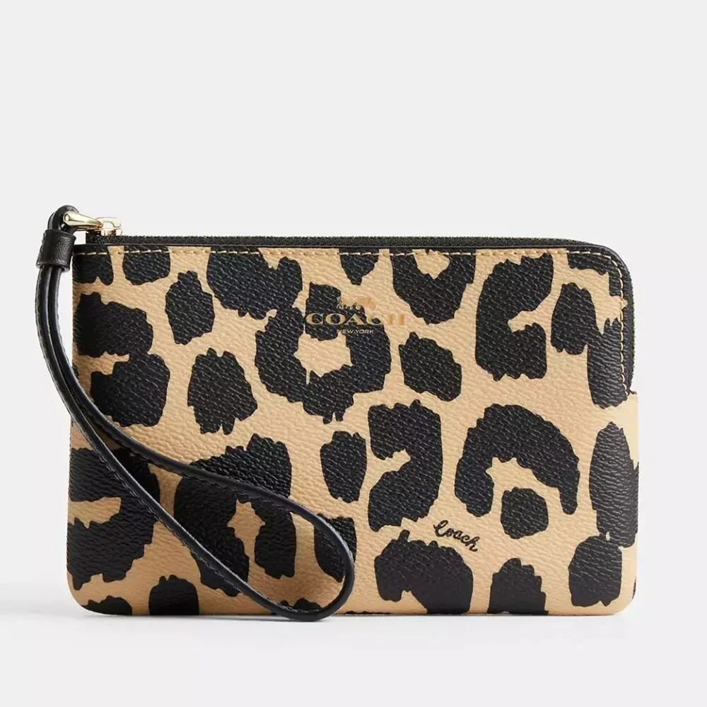 🐆Coach Corner Zip Wristlet With Leopard Print